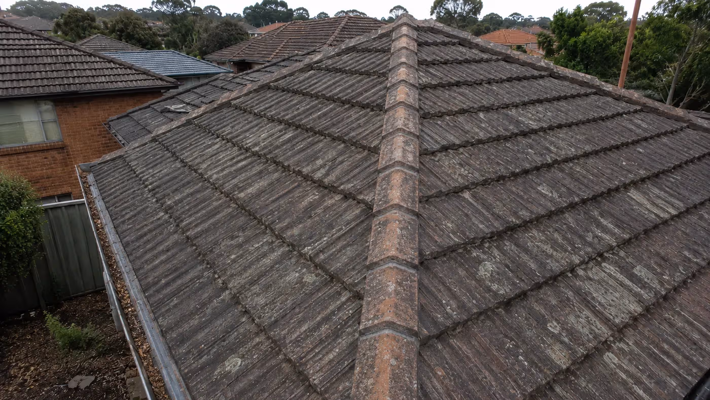 Qualified Melbourne roofer completing a roof repair